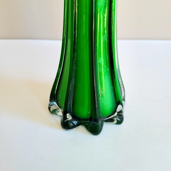 Kalla lily tall glass vase. - Picture 4 of 8